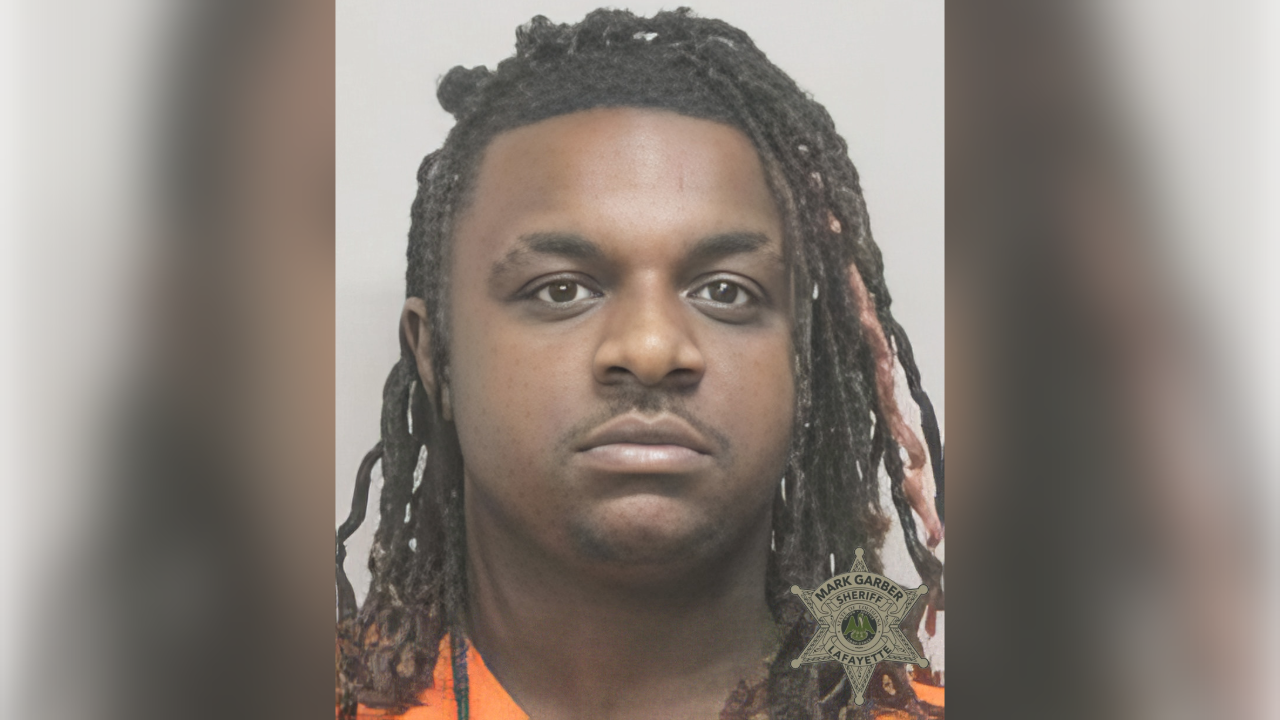 Pair arrested after shootout outside Waffle House on Evangeline Thruway in Lafayette
